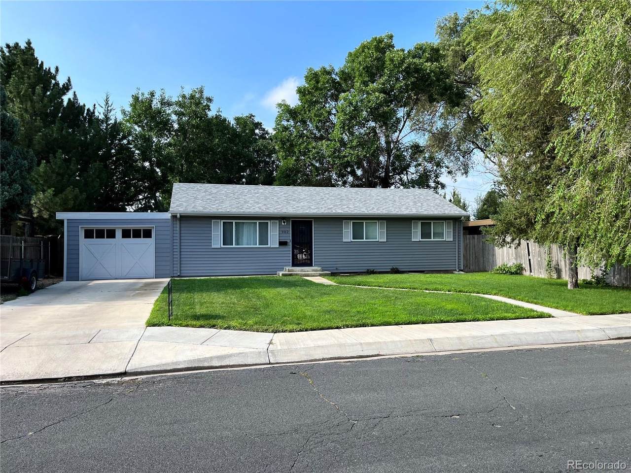 902 Gateway Avenue - Photo 1