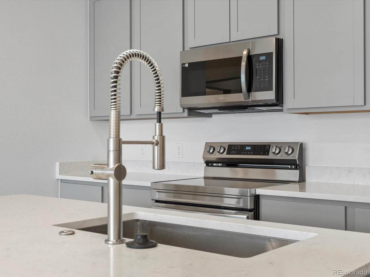 6153 Ceylon Street - Photo 1