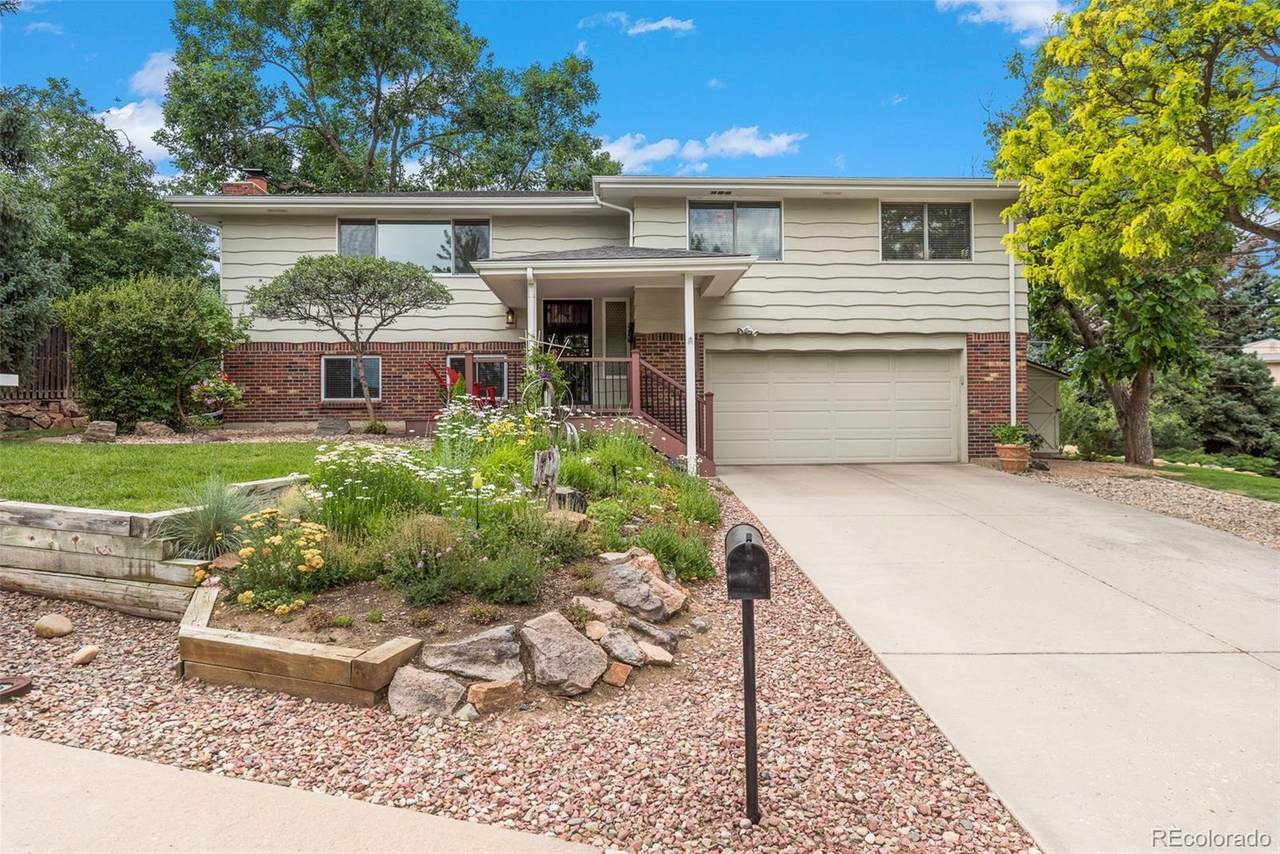 2418 Bradbury Avenue - Photo 1