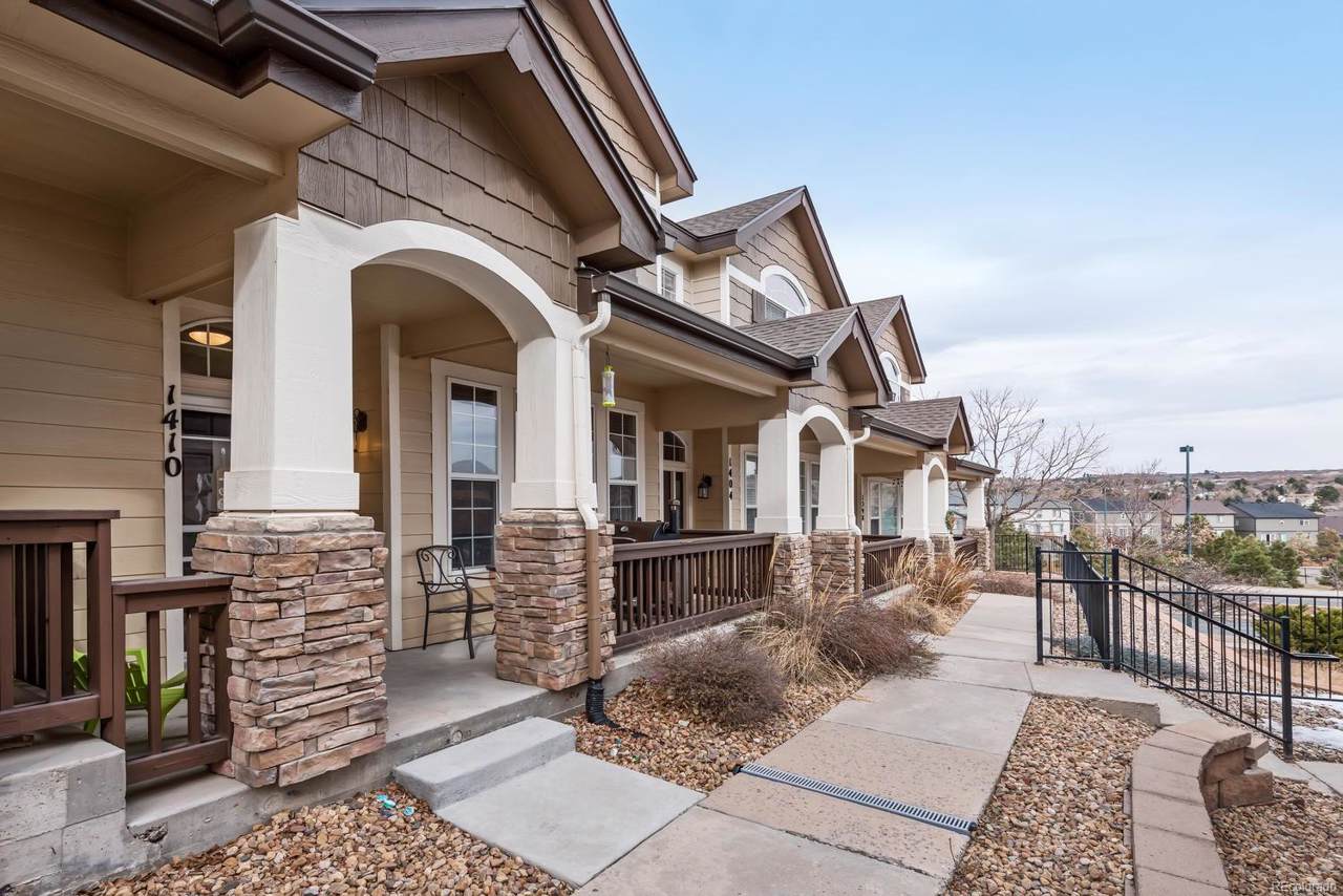 1410 Turnberry Place - Photo 1