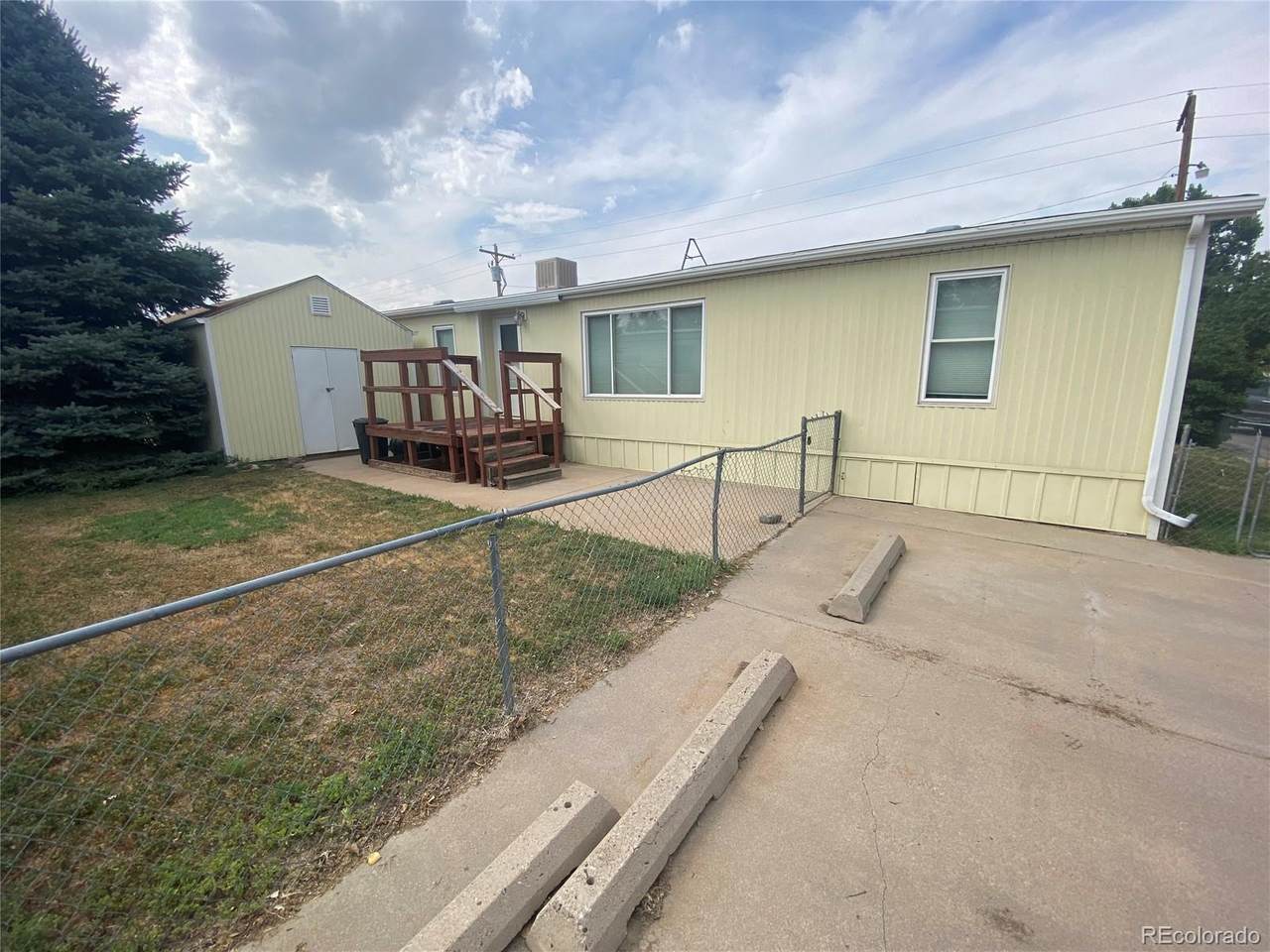 201 Dahlia Street - Photo 1