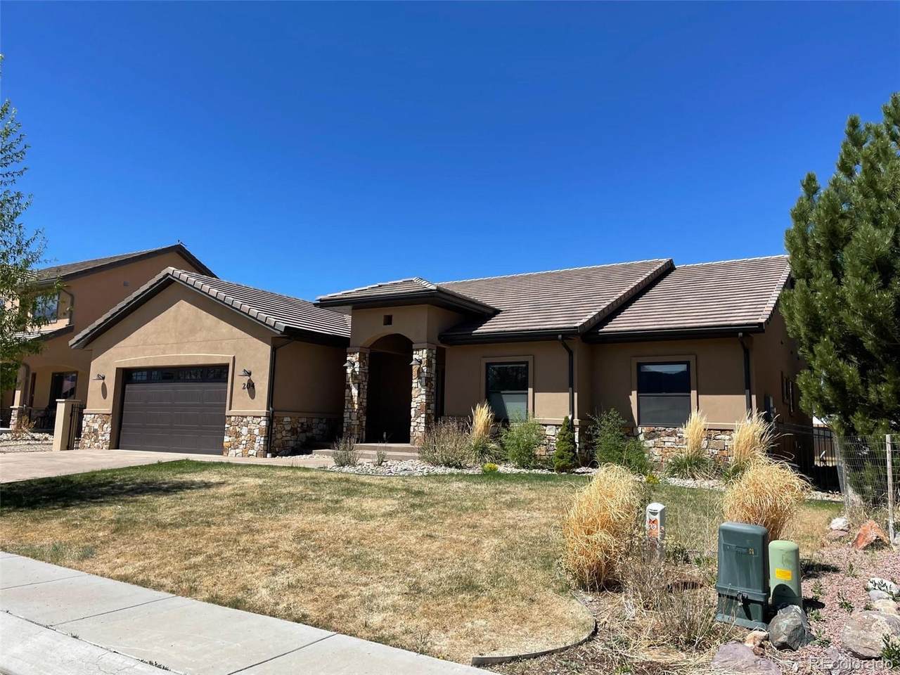 204 Cottonwood Circle - Photo 1