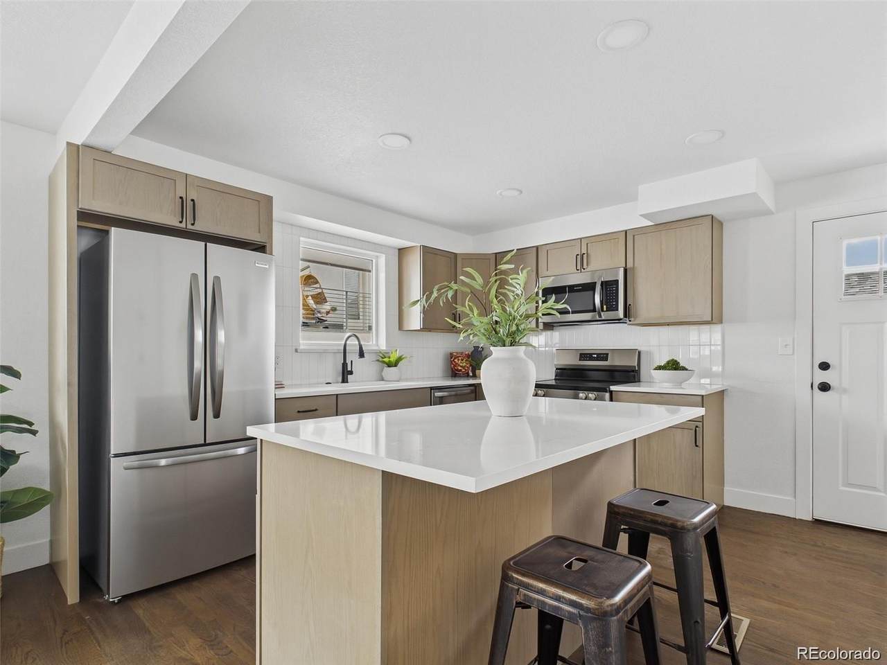 1372 Zenobia Street - Photo 1