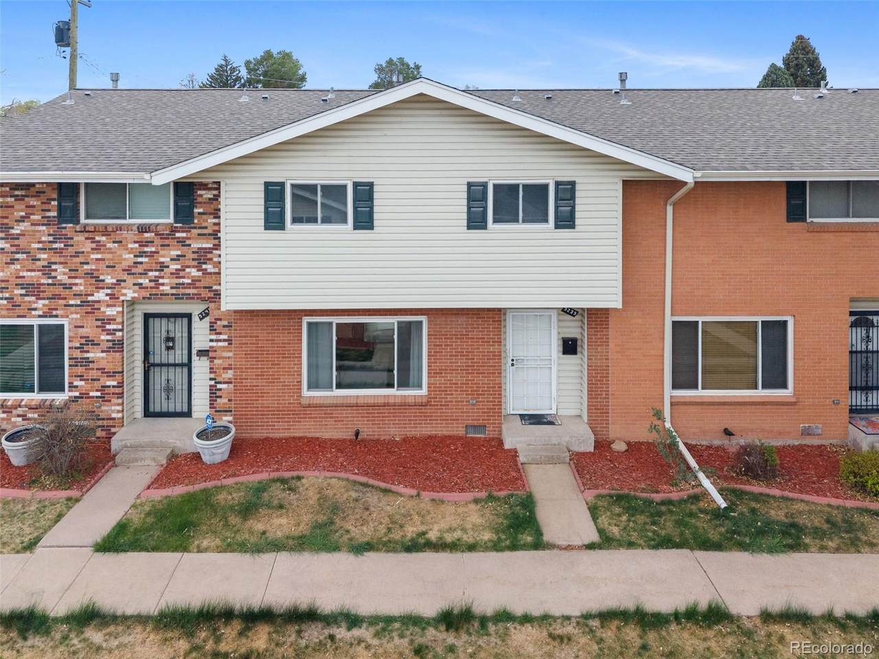 9239 Nassau Avenue - Photo 1