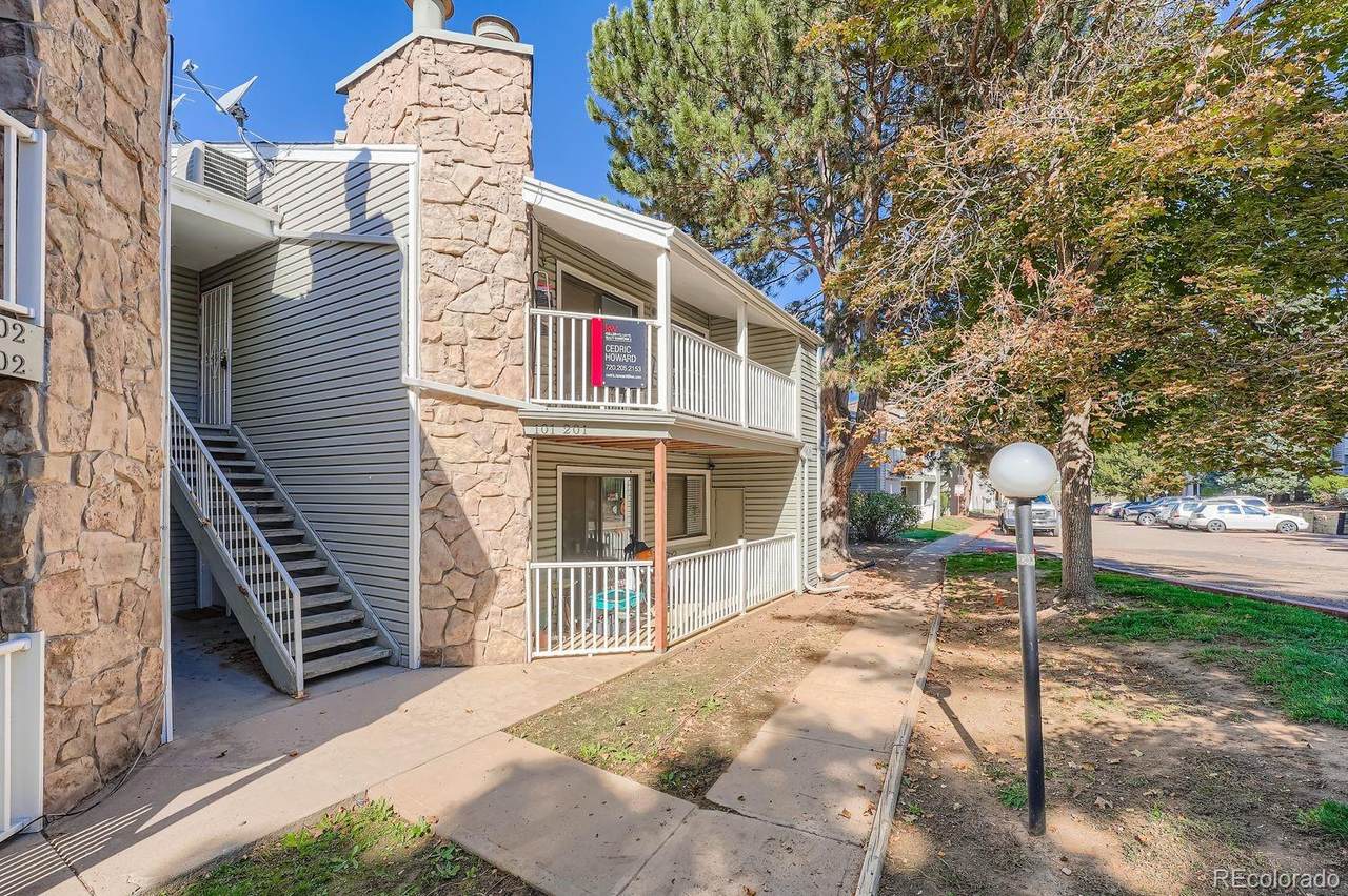 908 Walden Way - Photo 1