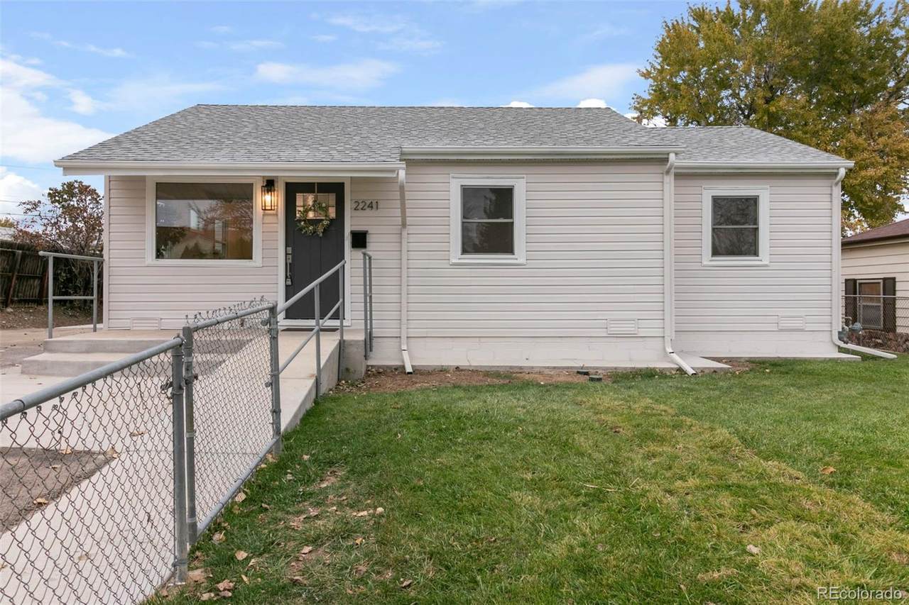 2241 Oak Place - Photo 1