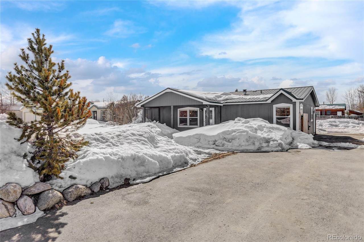 320 Vista Avenue - Photo 1