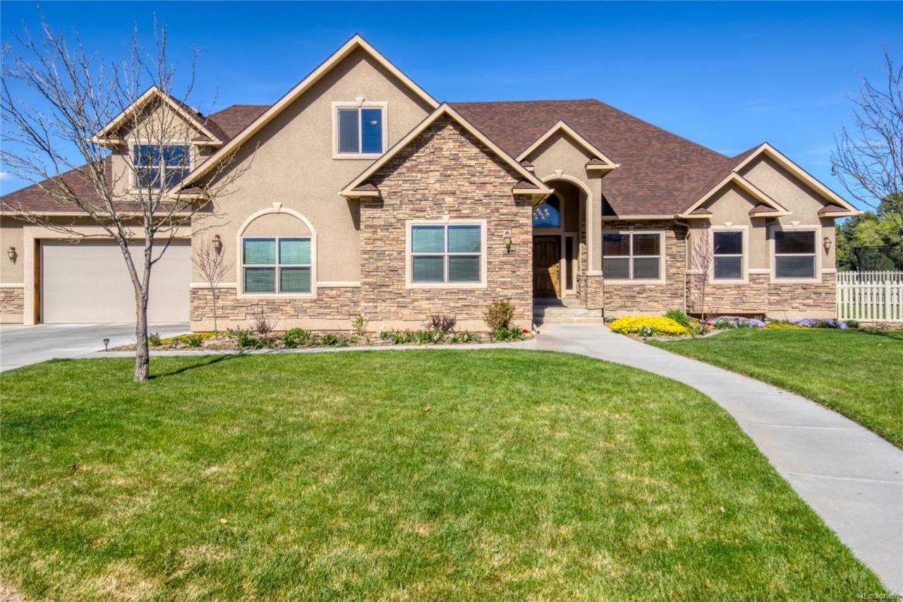 425 Elmwood Court - Photo 1