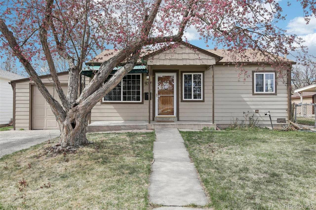 977 Yates Street - Photo 1