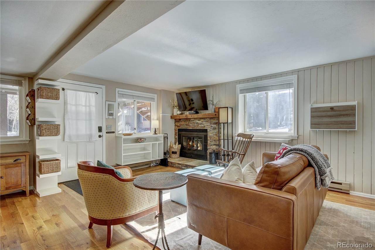160 Creekside Drive - Photo 1