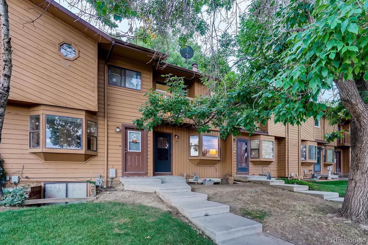 305 Quebec Avenue - Photo 1