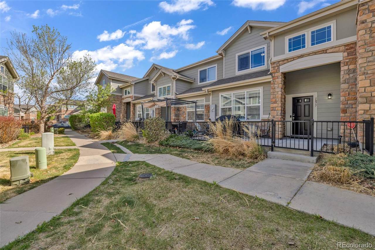 1877 Buchanan Circle - Photo 1