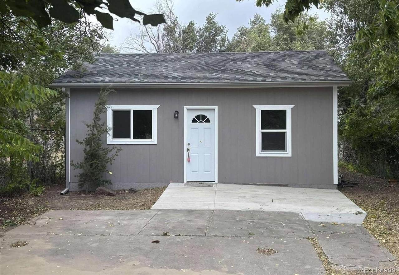 911 Elm Avenue - Photo 1