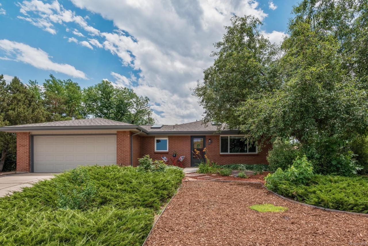 716 Zinnia Street - Photo 1