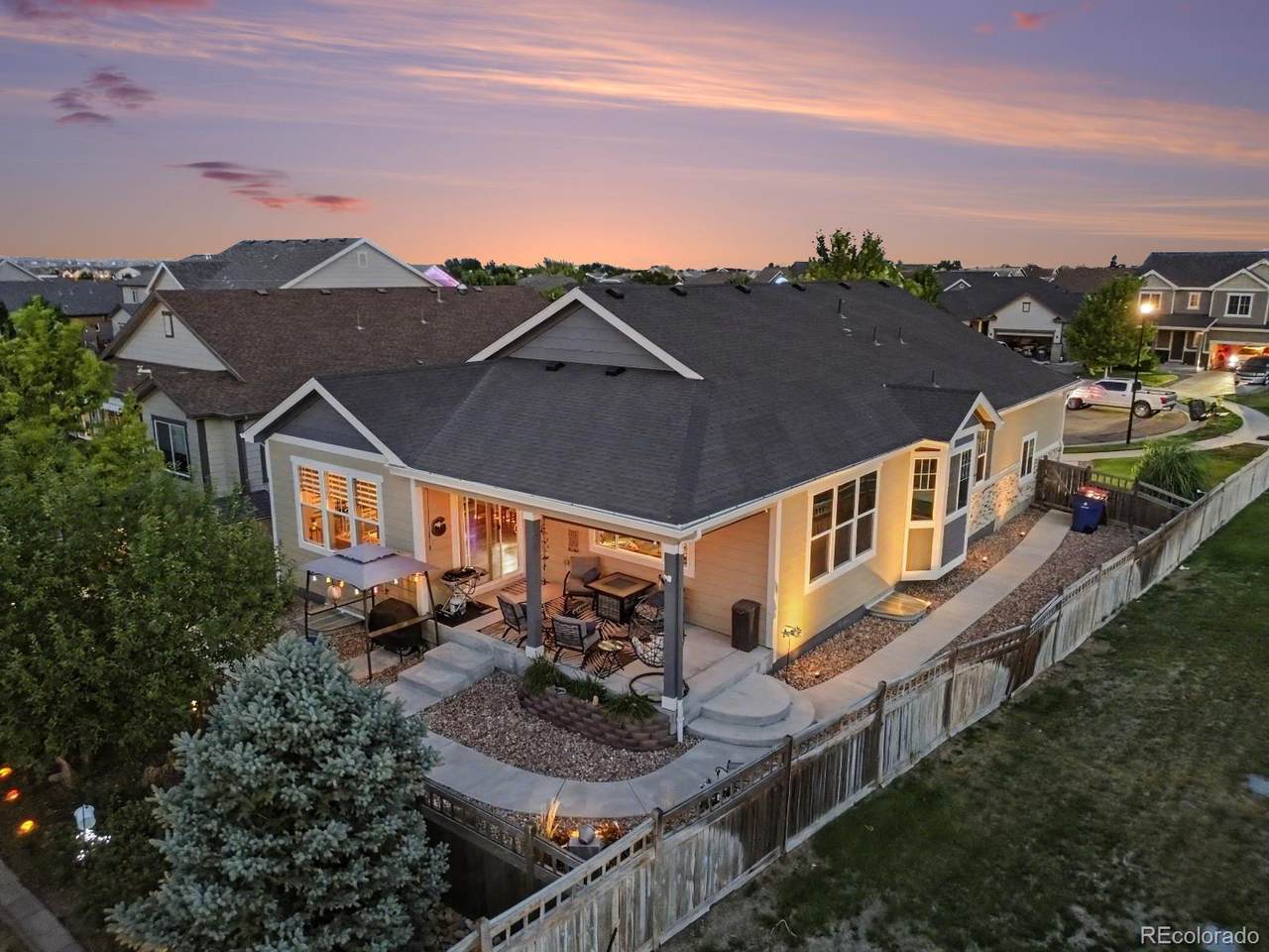 405 Iris Street - Photo 1