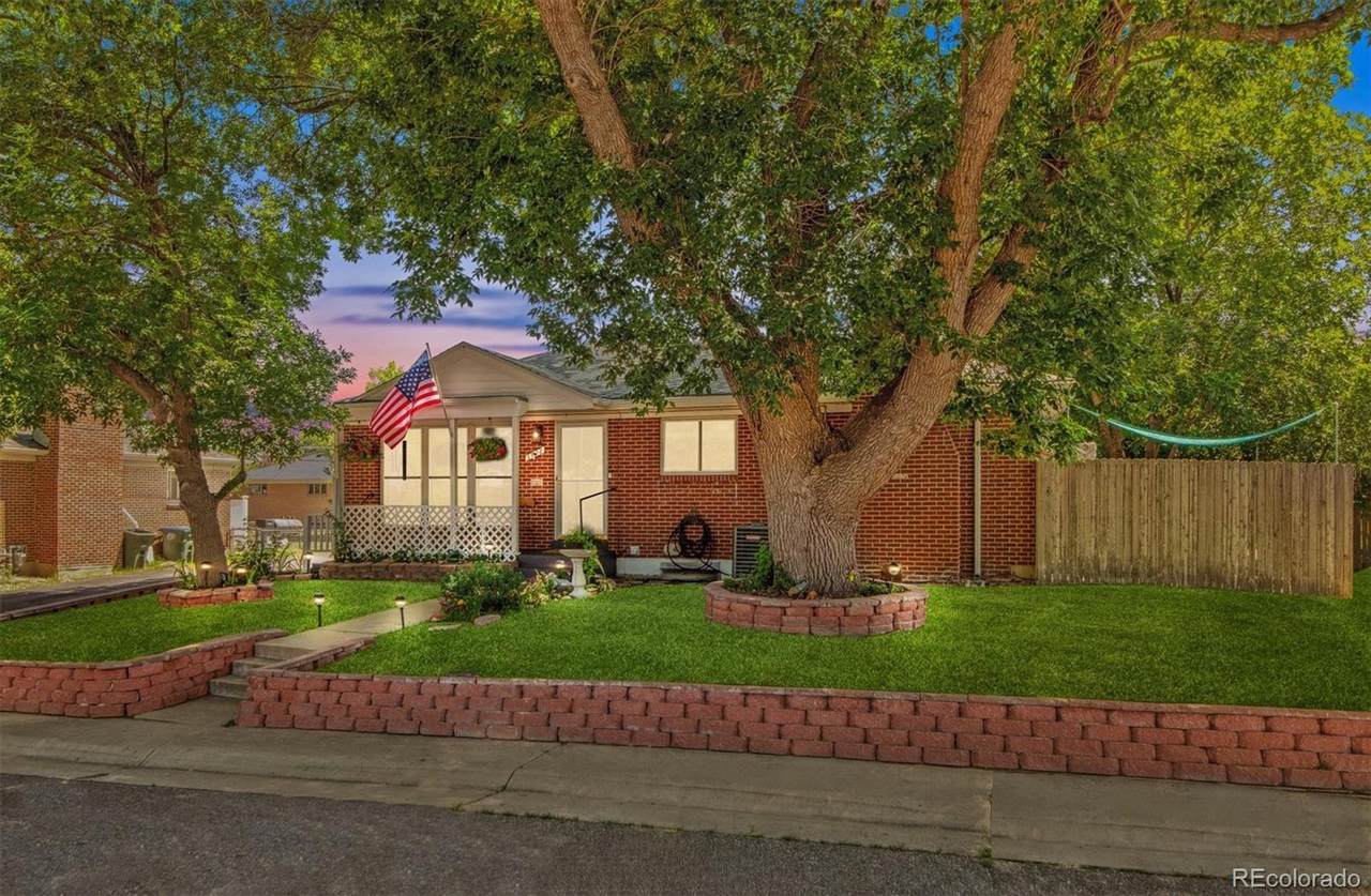 1922 Graves Court - Photo 1