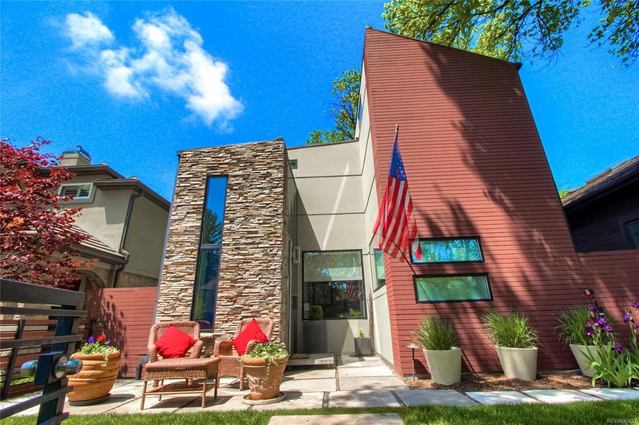 561 Steele Street - Photo 1