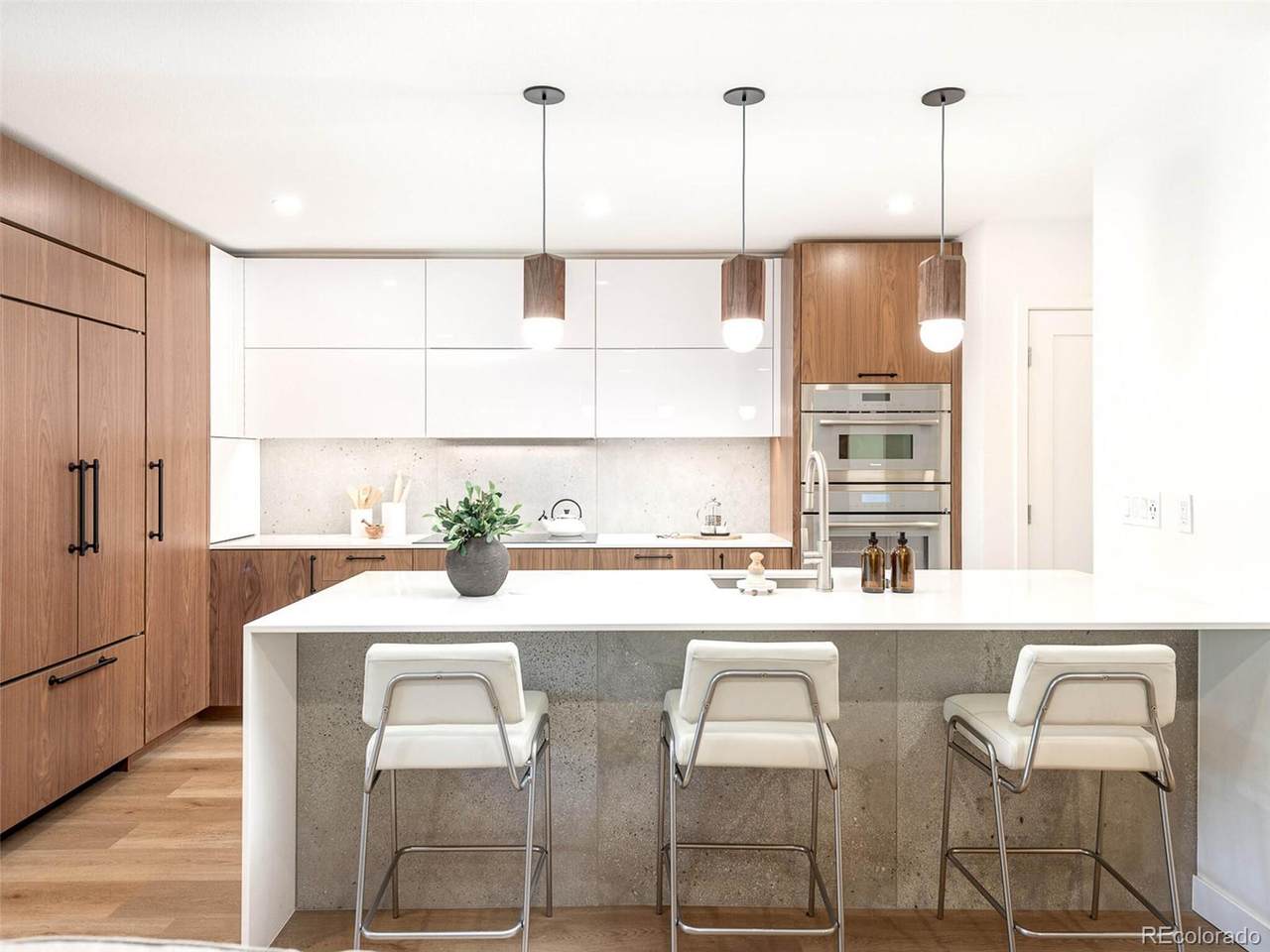 1140 Portland Place - Photo 1