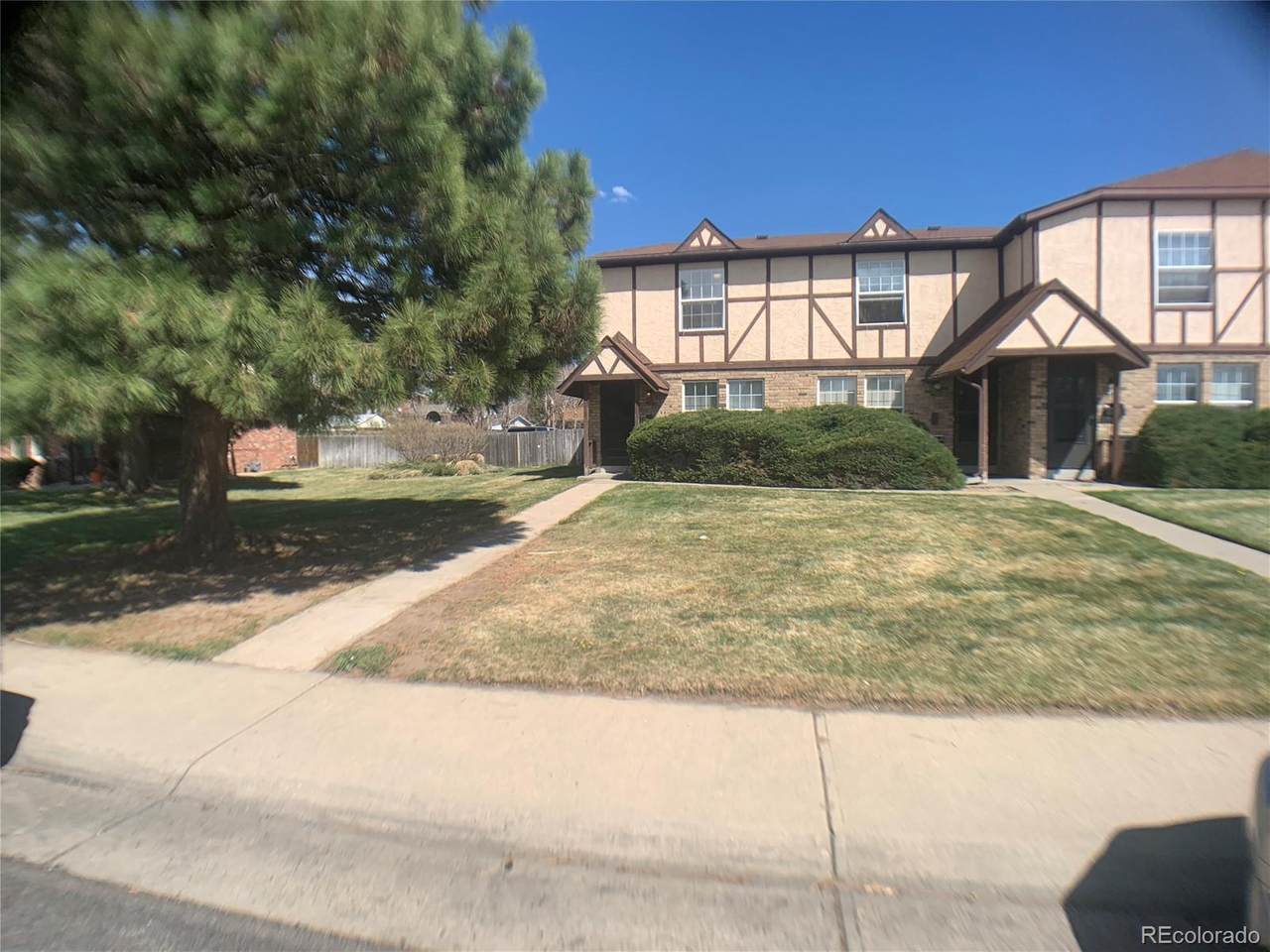 916 Iola Street - Photo 1