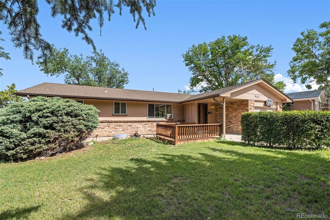 945 8th Avenue Drive - Photo 1