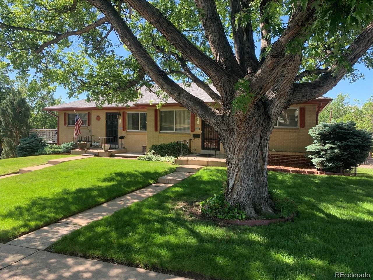 1304 Crestline Avenue - Photo 1