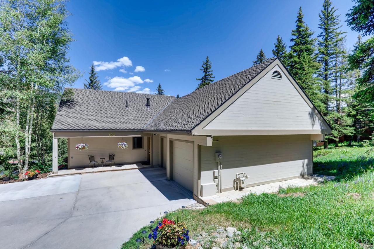 194 Summerwood Drive - Photo 1