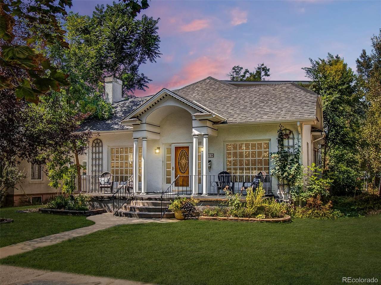 619 Collyer - Photo 1