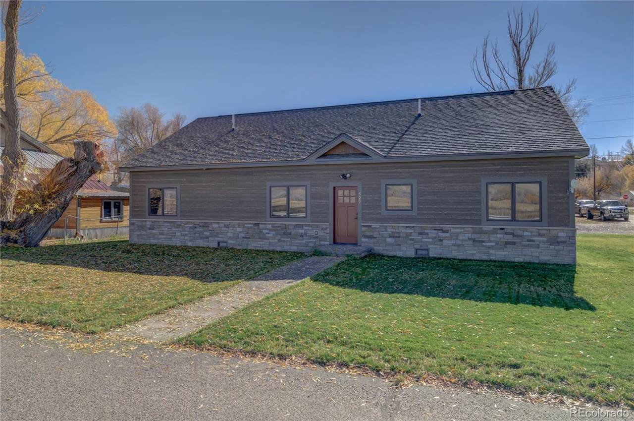 527 Lincoln Avenue - Photo 1