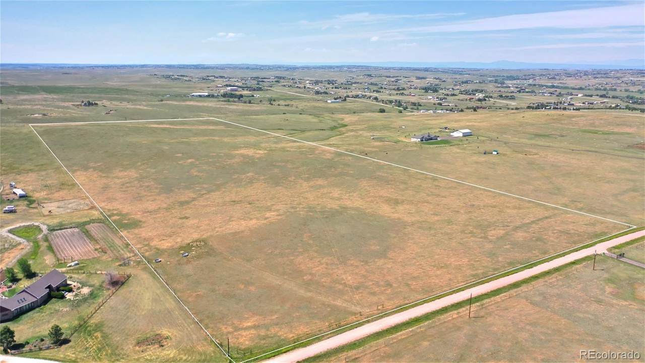 4850 Private Road 192 - Photo 1
