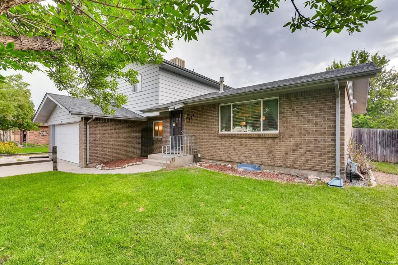 777 10th Avenue - Photo 1