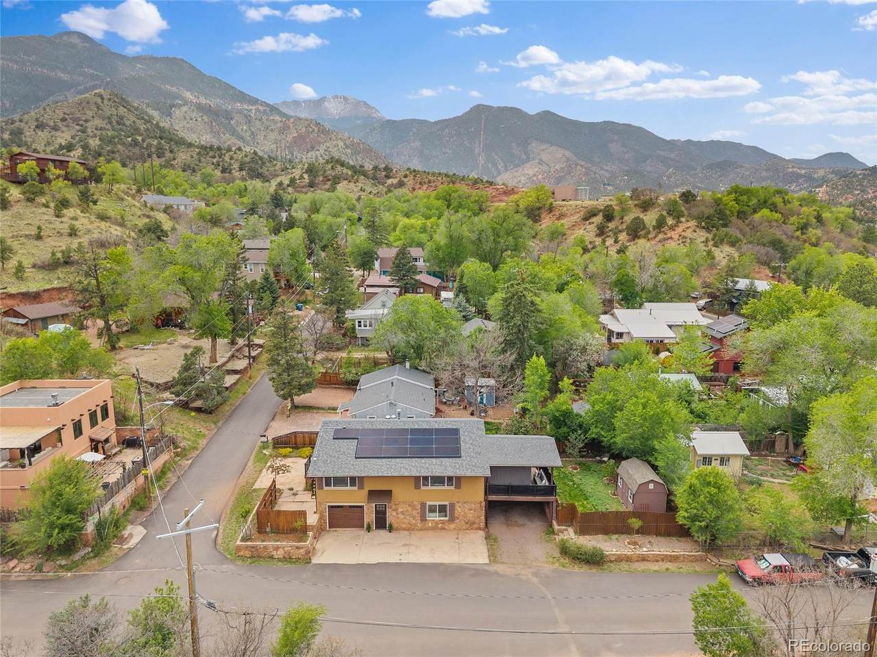 208 Oak Place - Photo 1