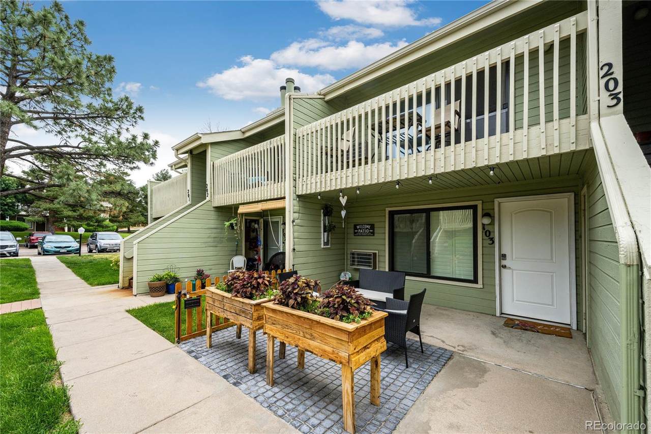 532 Oakwood Drive - Photo 1