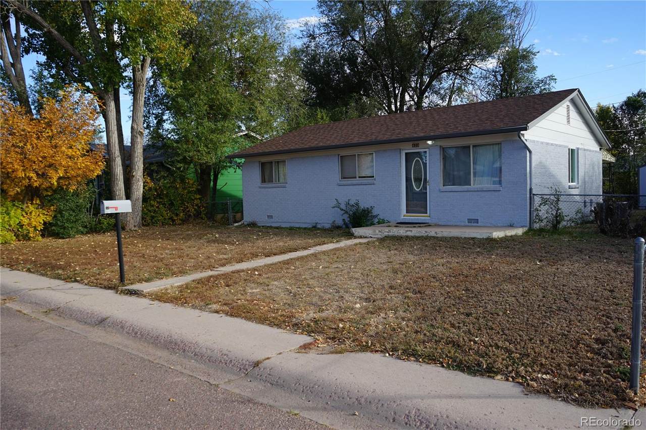 420 Rosewood Drive - Photo 1