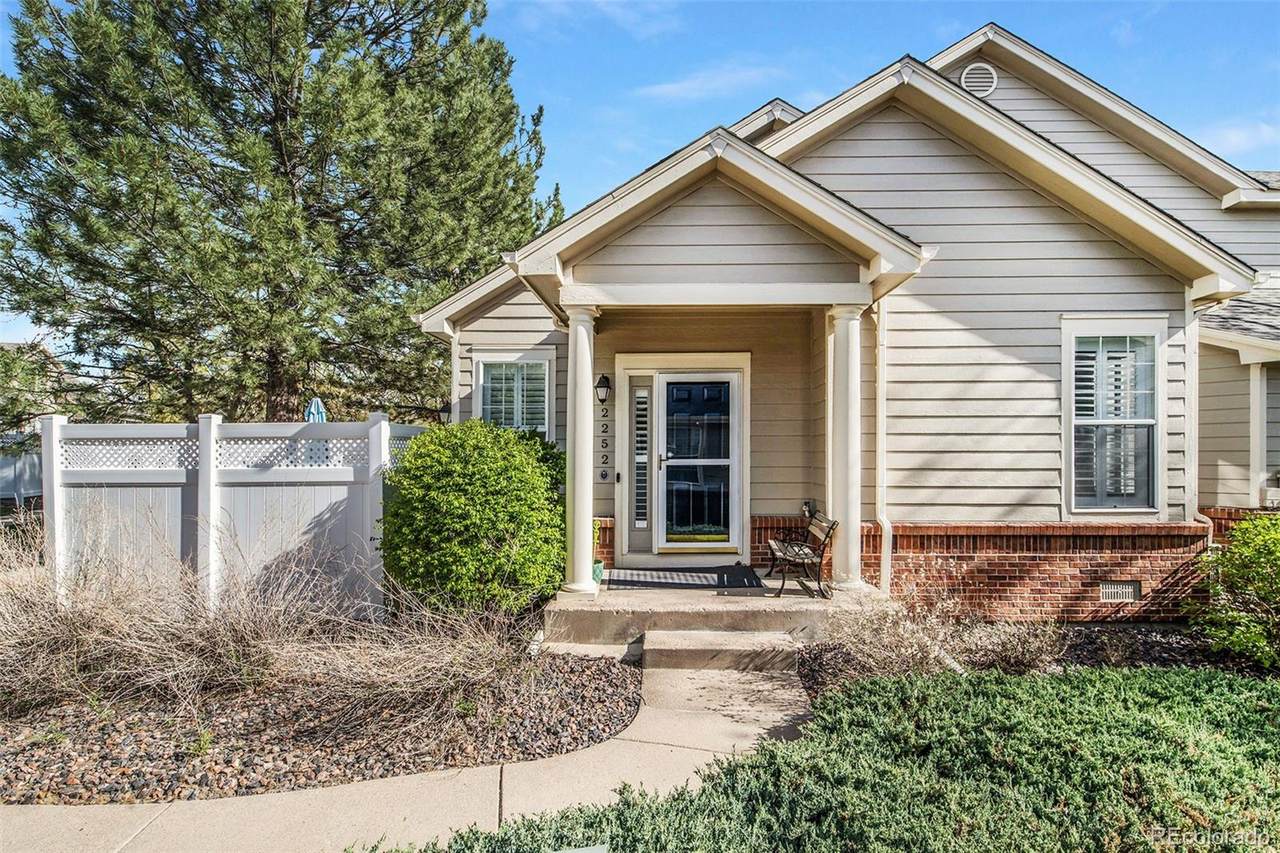 2252 Troy Way - Photo 1