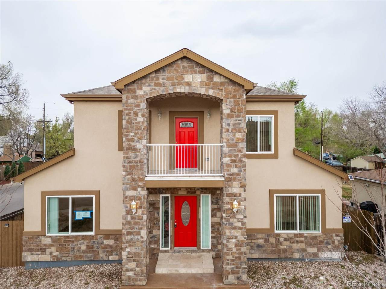 995 Locust Street - Photo 1