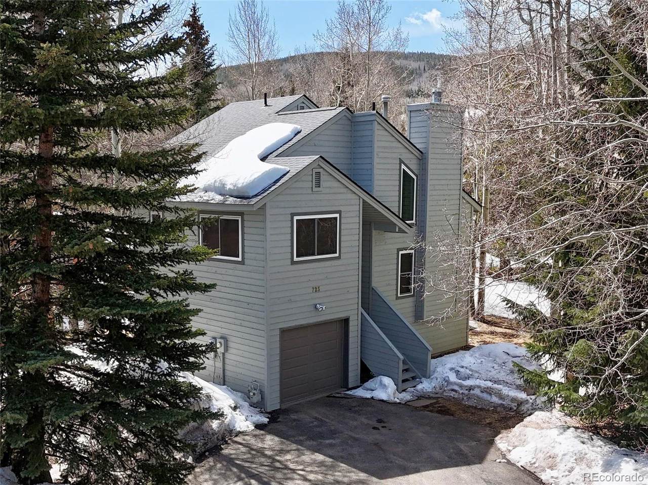 723 Hunters Circle - Photo 1