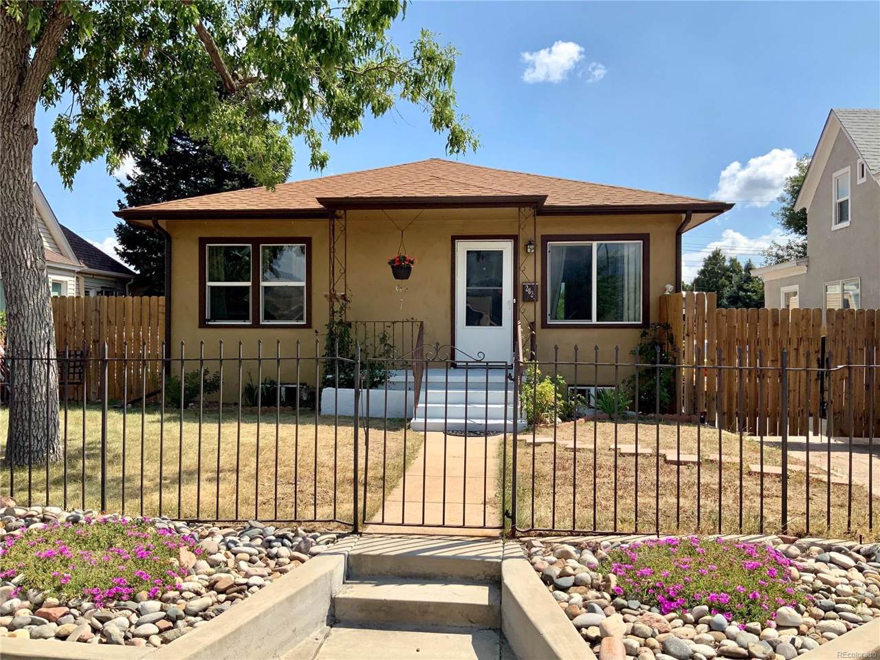 2823 Cascade Avenue - Photo 1