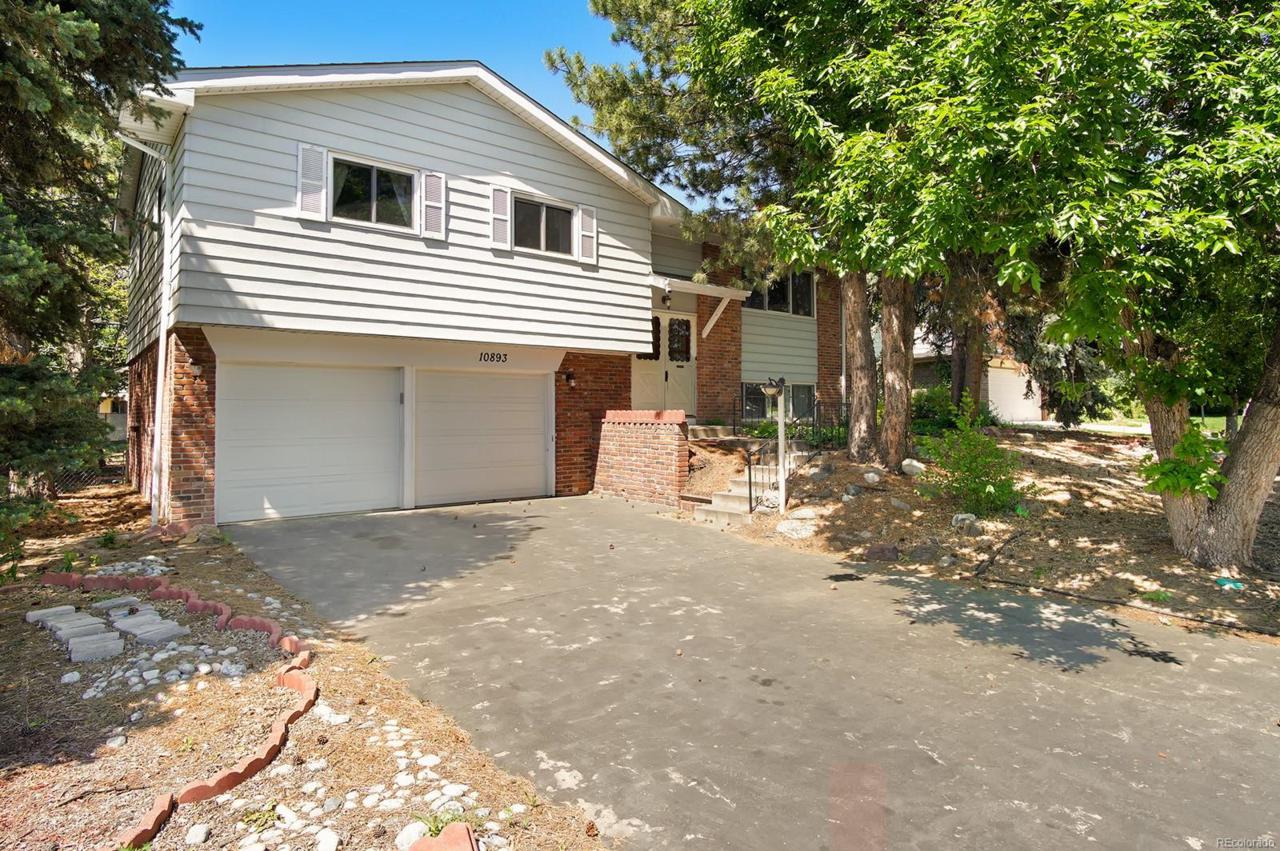 10893 Wesley Avenue - Photo 1