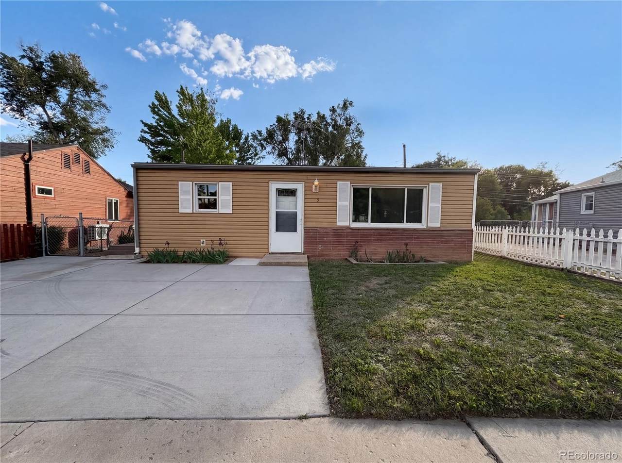 433 Sunnyside Lane - Photo 1