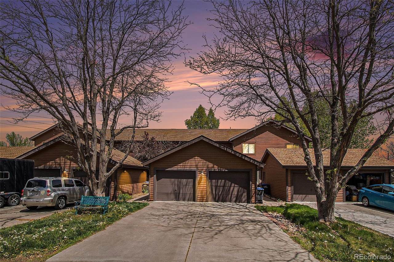 718 Julian Circle - Photo 1