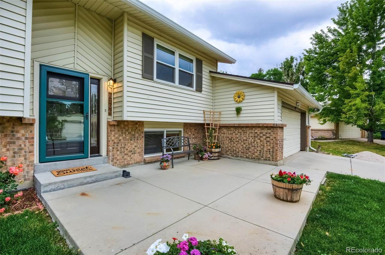 8706 86th Drive - Photo 1