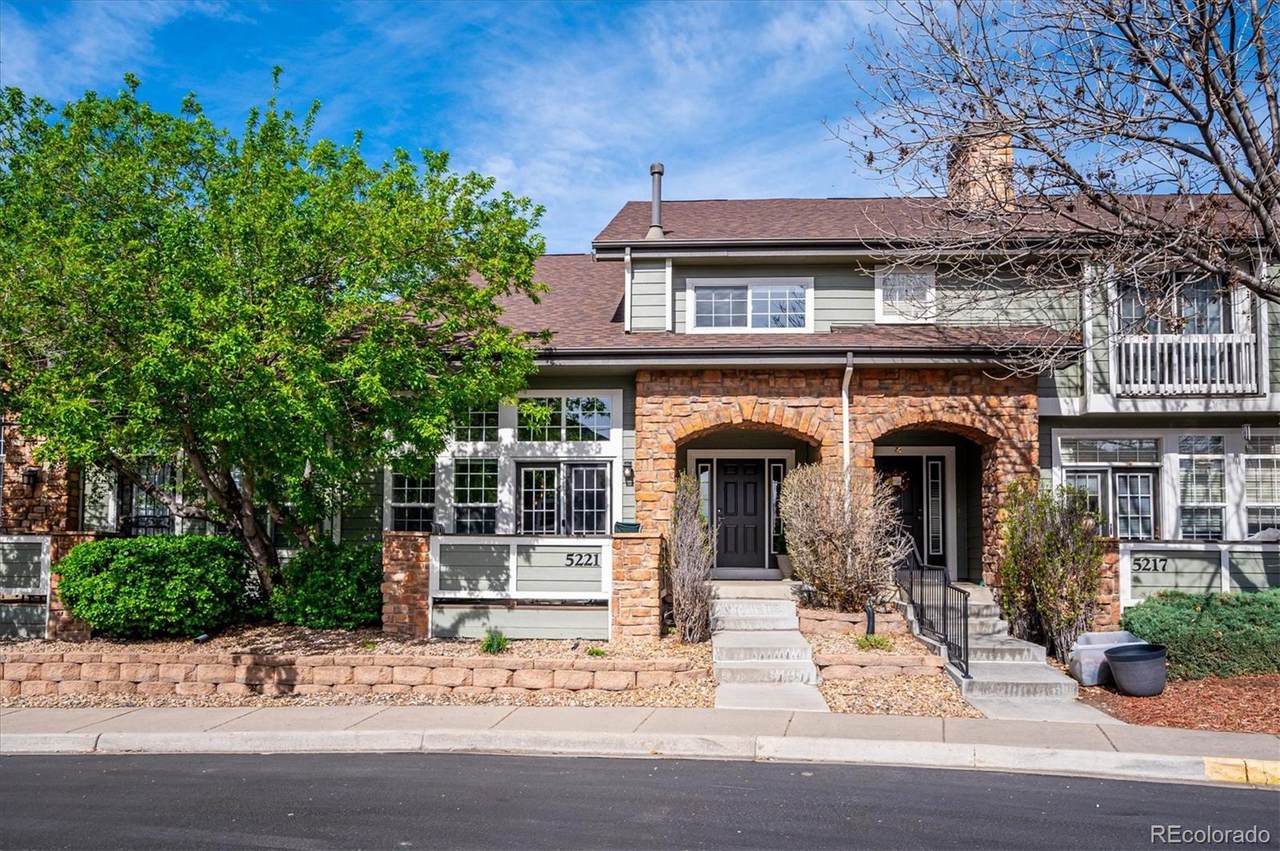 5221 Greens Circle - Photo 1