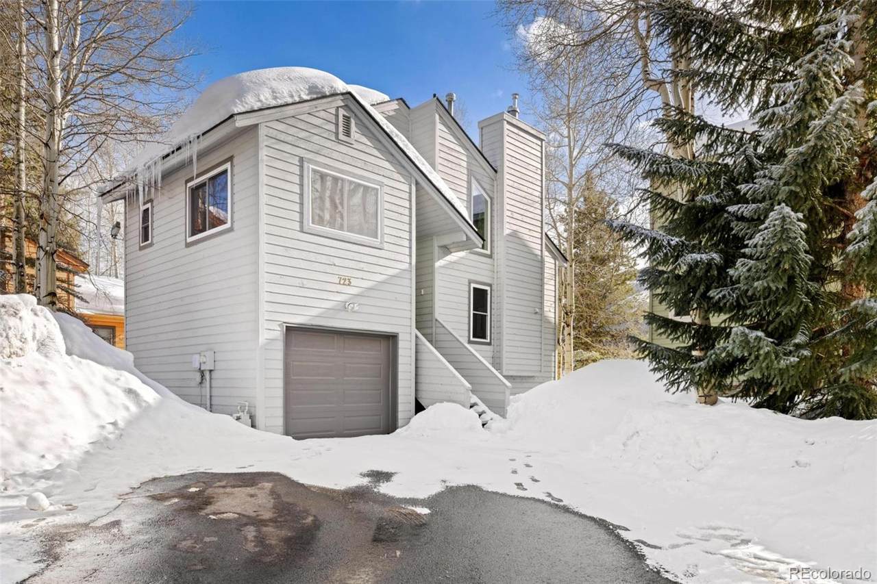 723 Hunters Circle - Photo 1