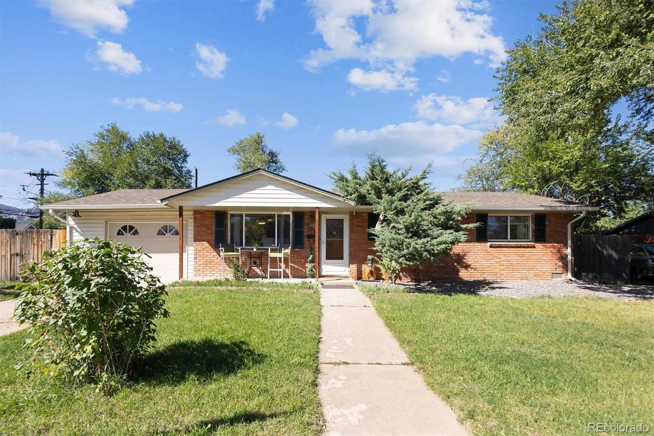 905 36th Street - Photo 1