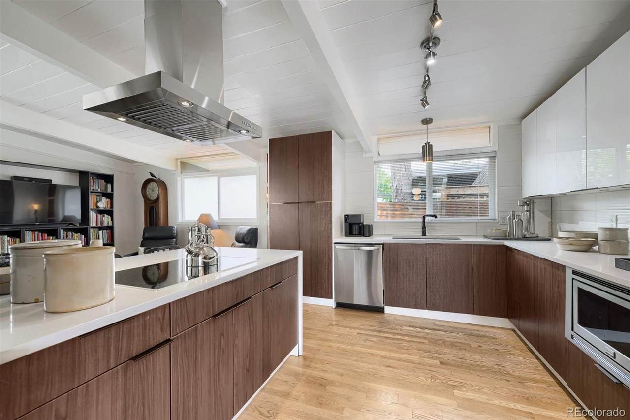 1860 Holly Street - Photo 1