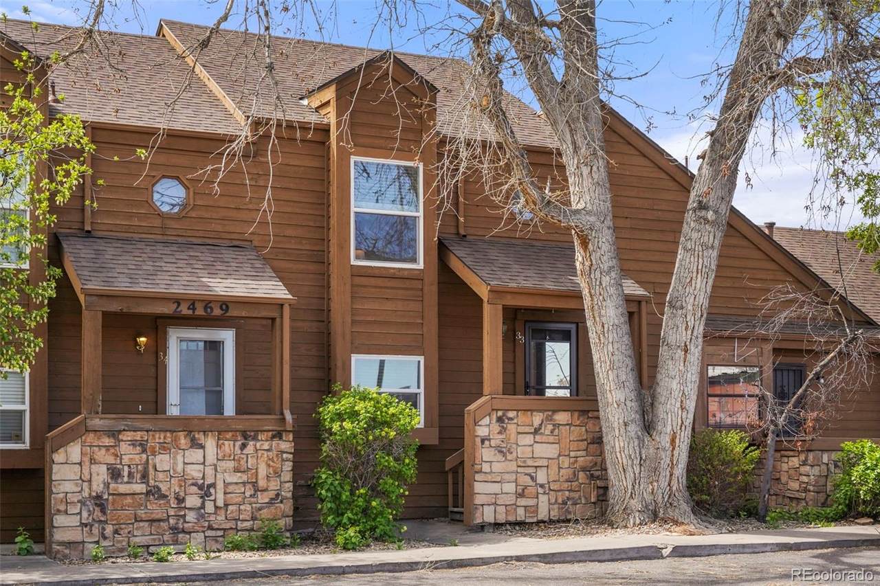 2469 Devonshire Court - Photo 1