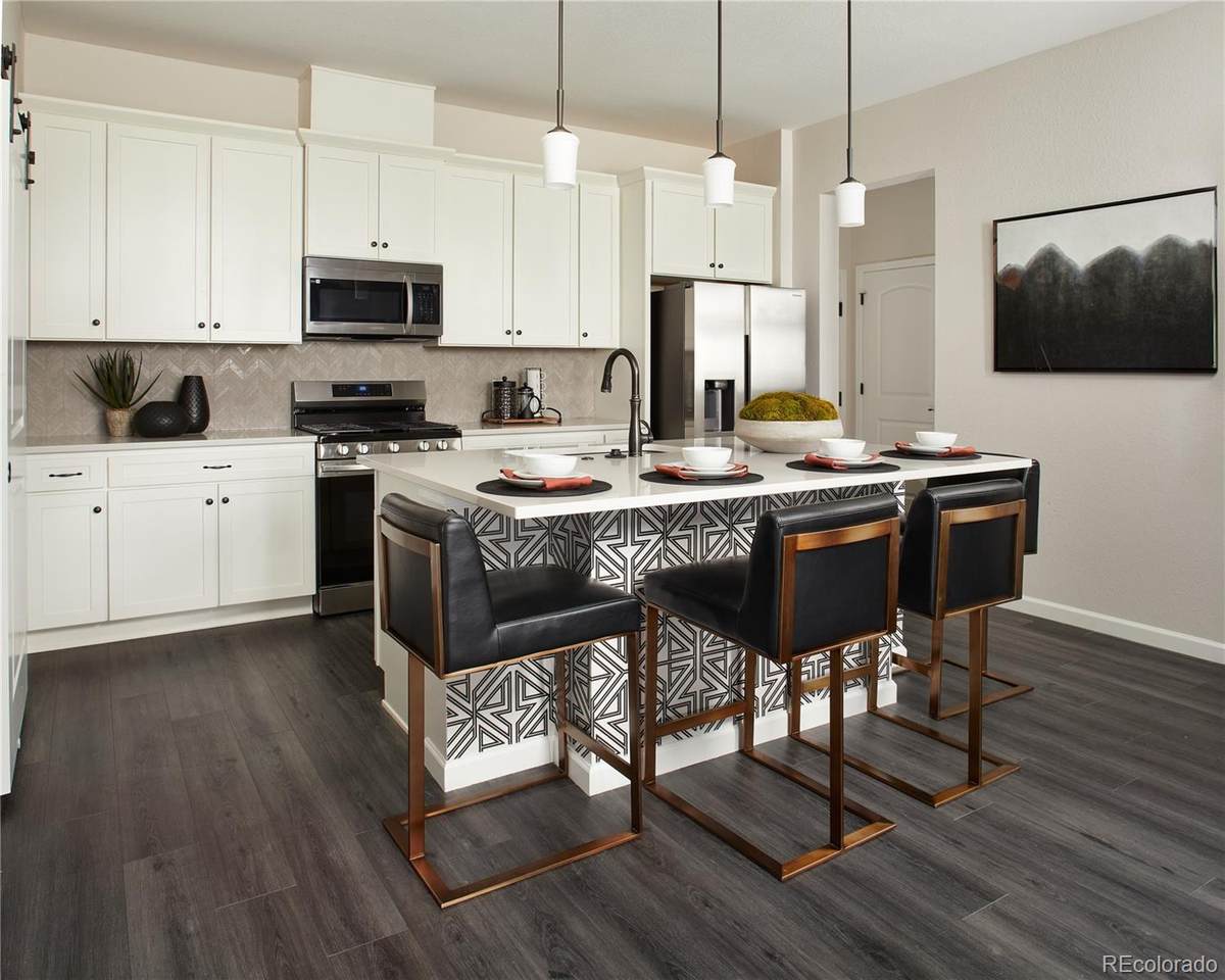 6153 Ceylon Street - Photo 1