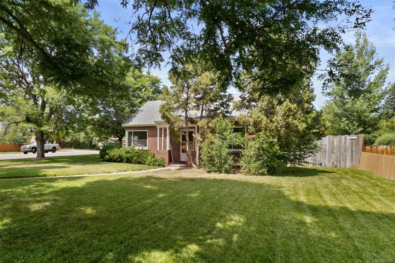 7401 Montview Boulevard - Photo 1