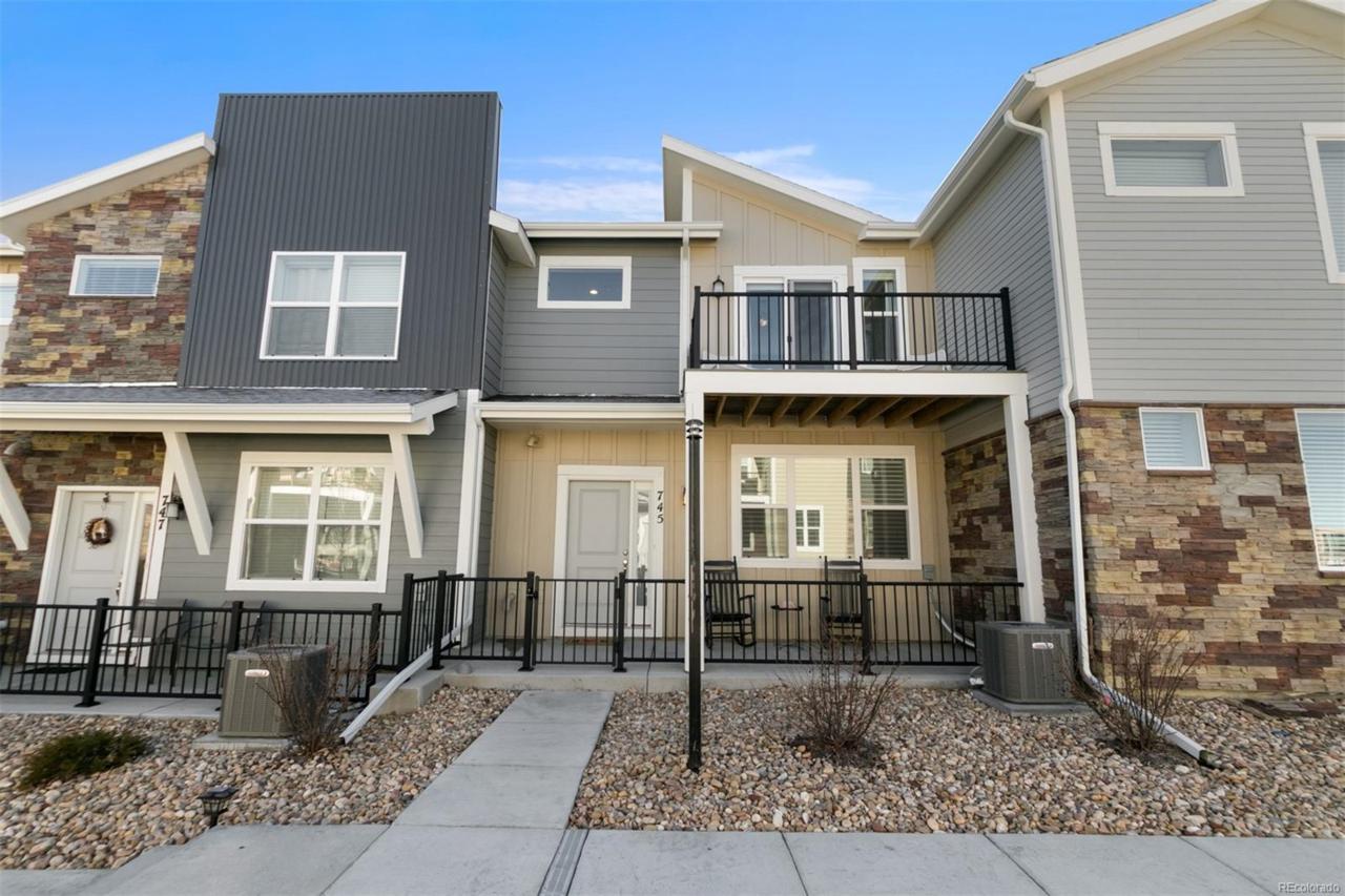 745 Robert Street - Photo 1