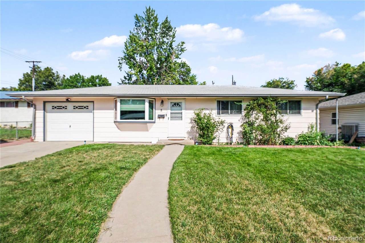 8 Elizabeth Court - Photo 1